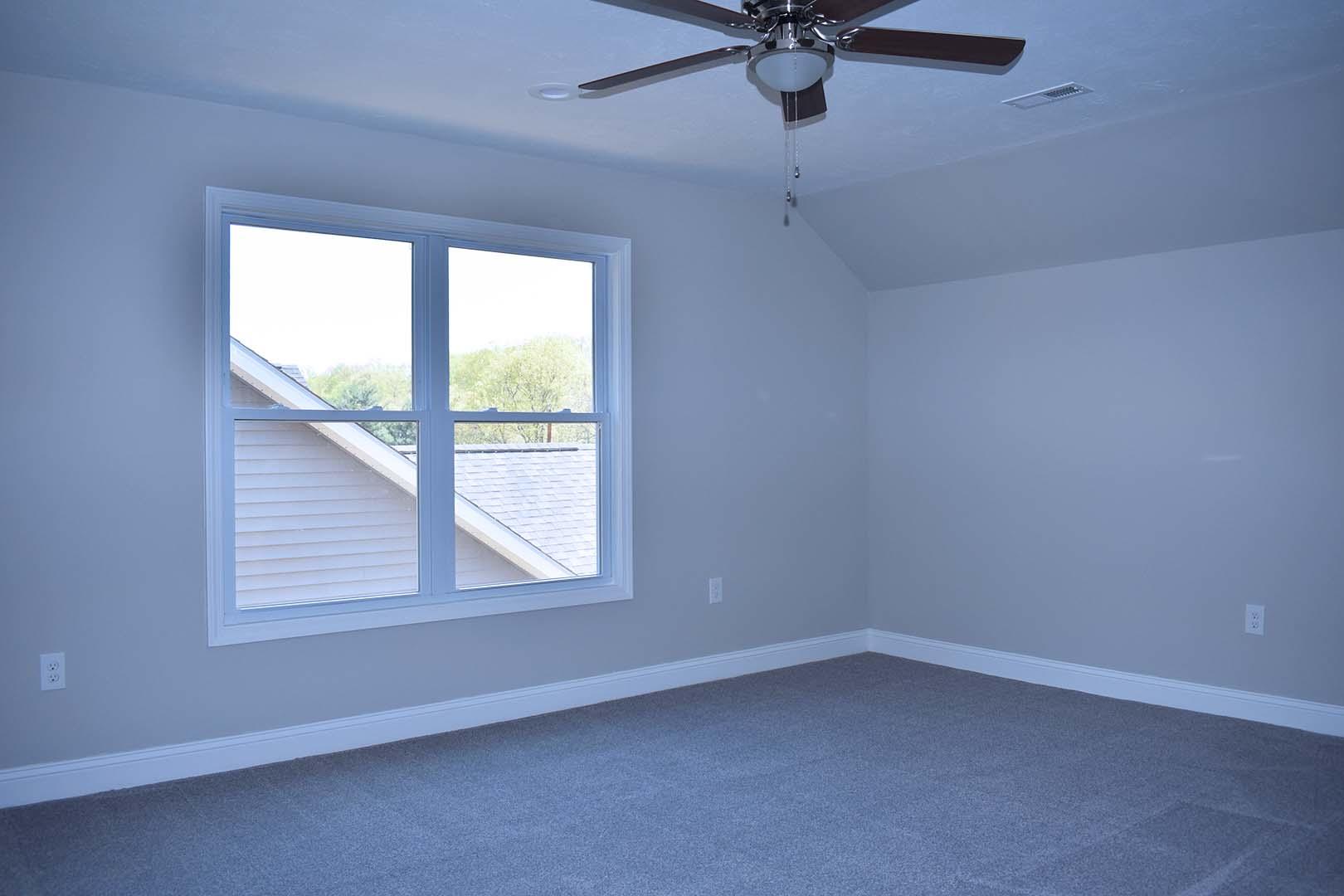 4257 Daugherty Road Salem, VA 24153 - Photo 34 of 37 an empty room with a window