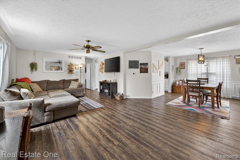 7841 Bergin Road Howell, MI 48843 - Photo 5 of 36 Gallery Image 5
