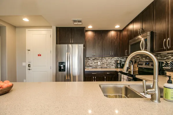 $2,400 | 5450 East Deer Valley Drive, Unit 4173, Phoenix, AZ 85054