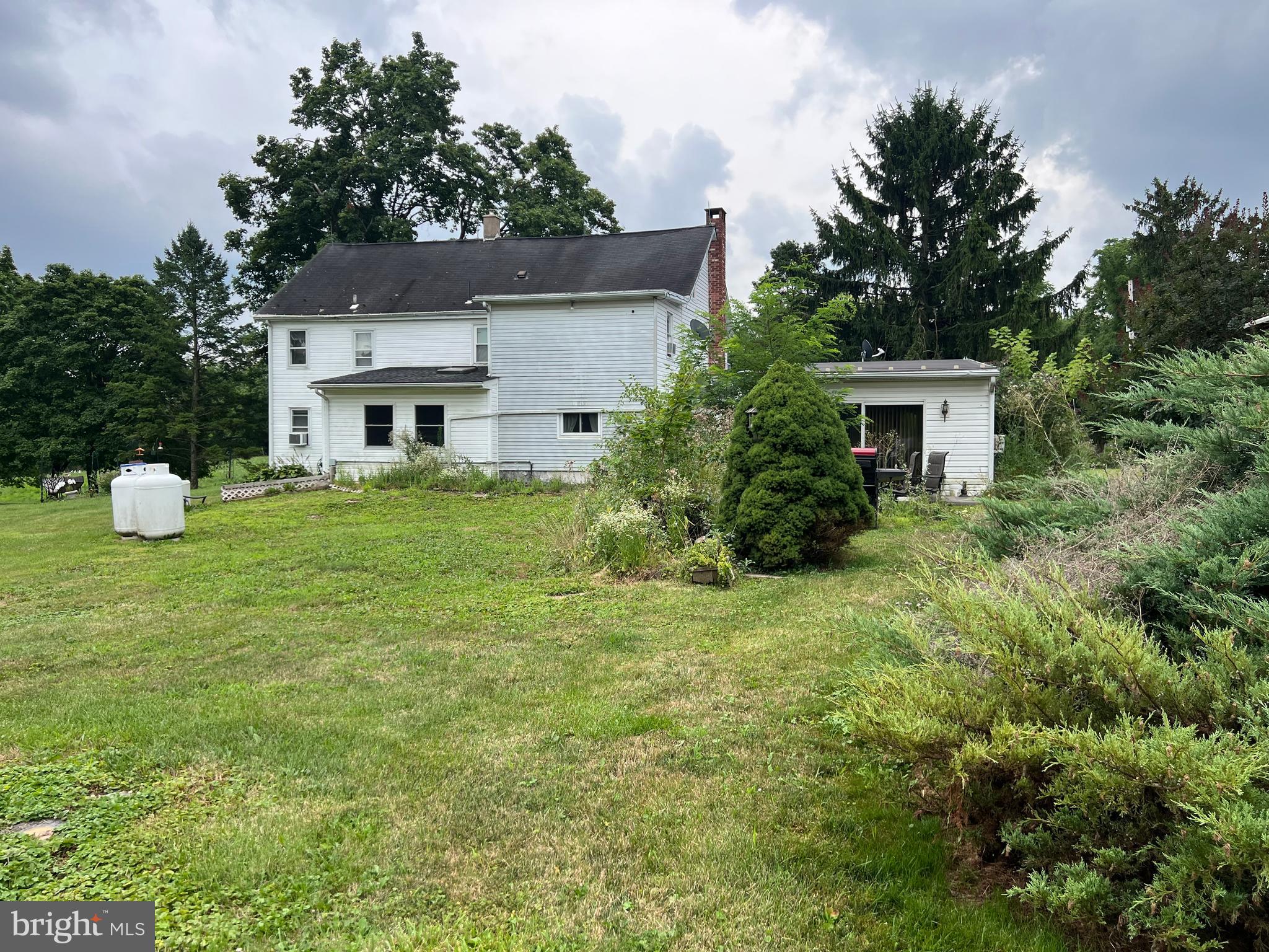 1685 State Road Coopersburg, PA 18036 - Photo 4 of 10 Rear view note generator