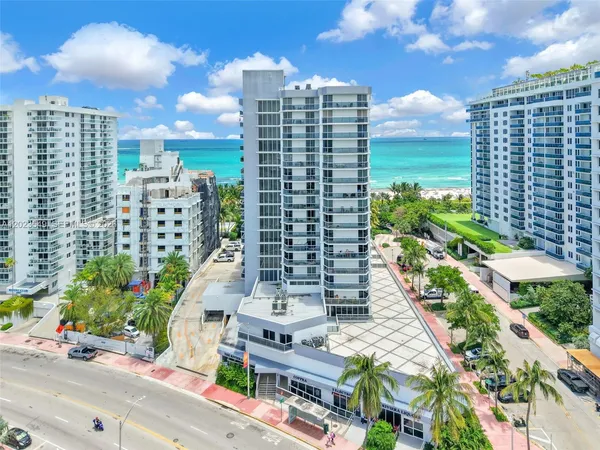 $4,000 | 2401 Collins Avenue, Unit 504, Miami Beach, FL 33140