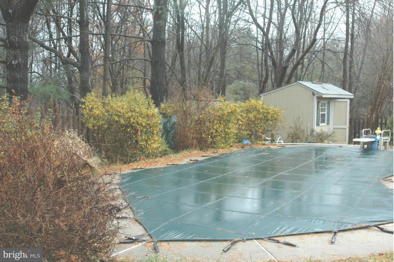 9914 Meadowlark Road Vienna, VA 22182 - Photo 9 of 10 a view of outdoor space and yard