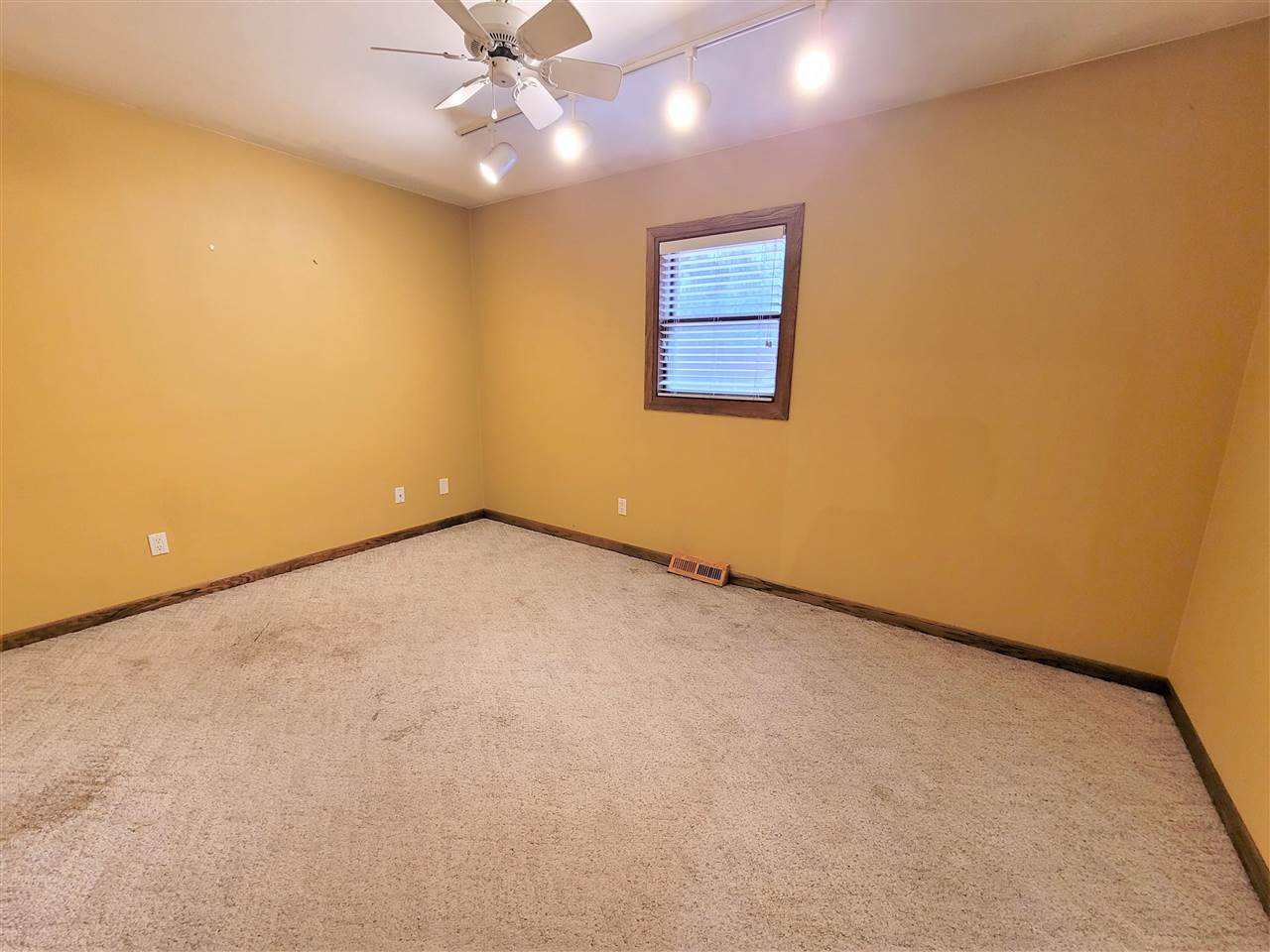 8478 Vicki Road Rockford, IL 61108 - Photo 15 of 33 Gallery Image 15