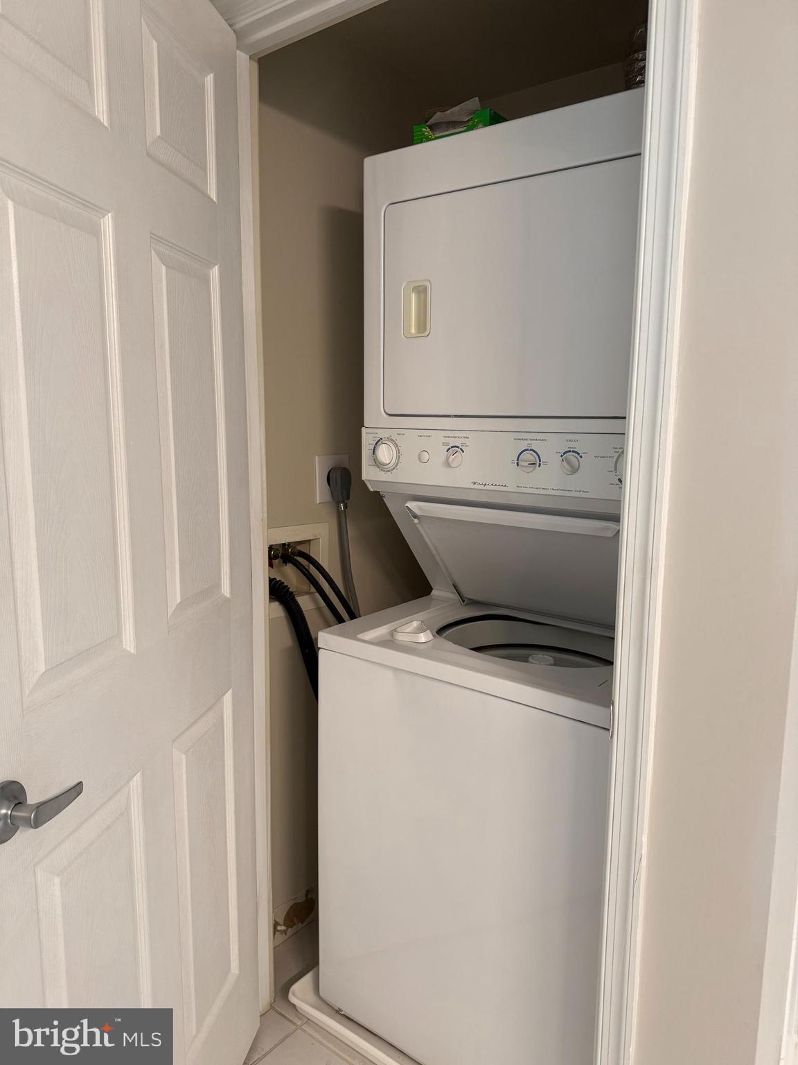 2726 Gallows Road, Unit 915 Vienna, VA 22180 - Photo 18 of 32 a utility room with dryer and washer