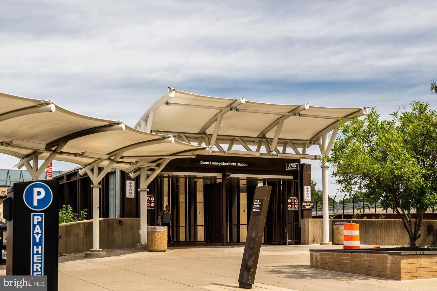 2726 Gallows Road, Unit 915 Vienna, VA 22180 - Photo 31 of 32