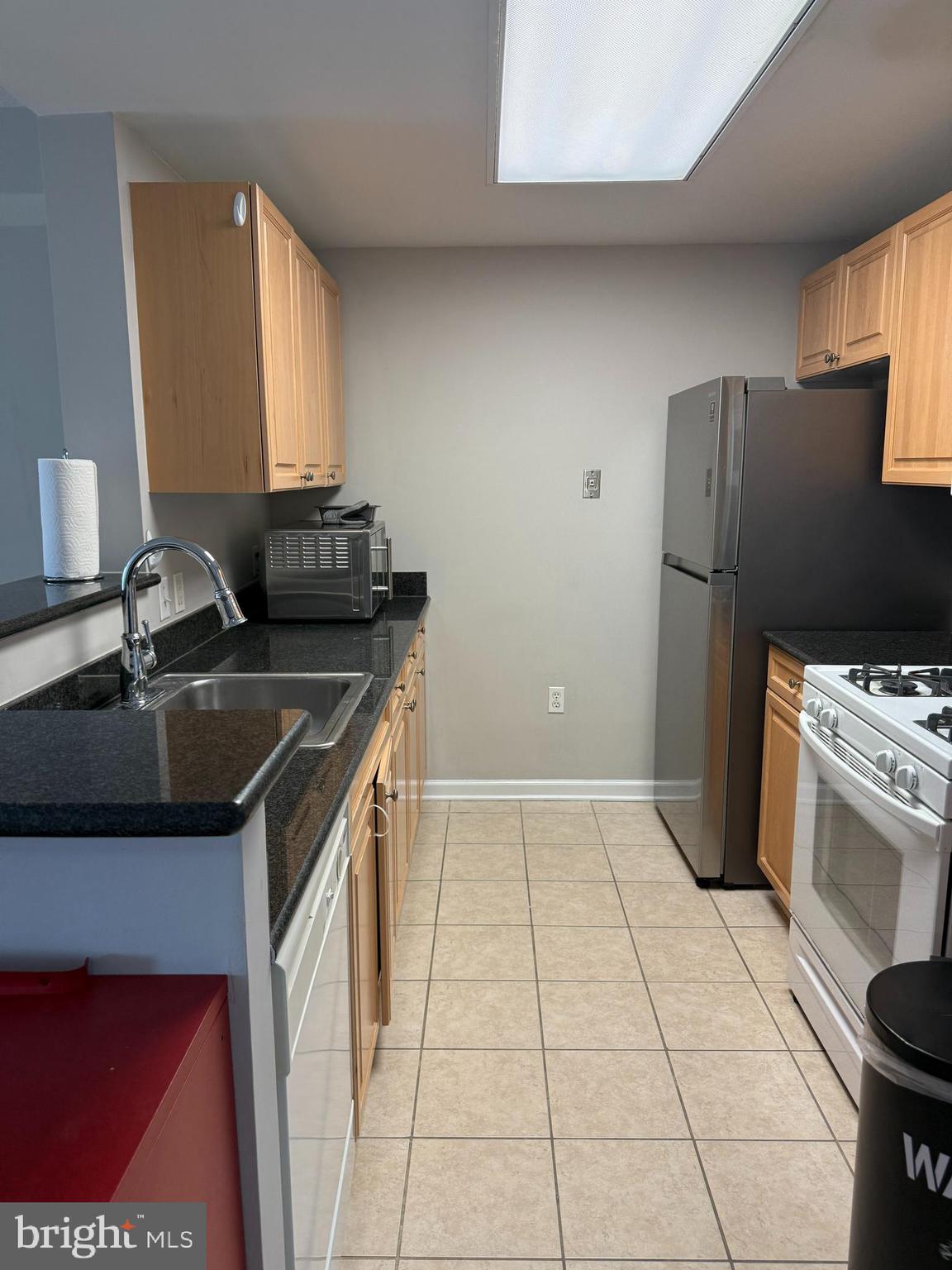 2726 Gallows Road, Unit 915 Vienna, VA 22180 - Photo 9 of 32 a kitchen with a sink a stove and a refrigerator