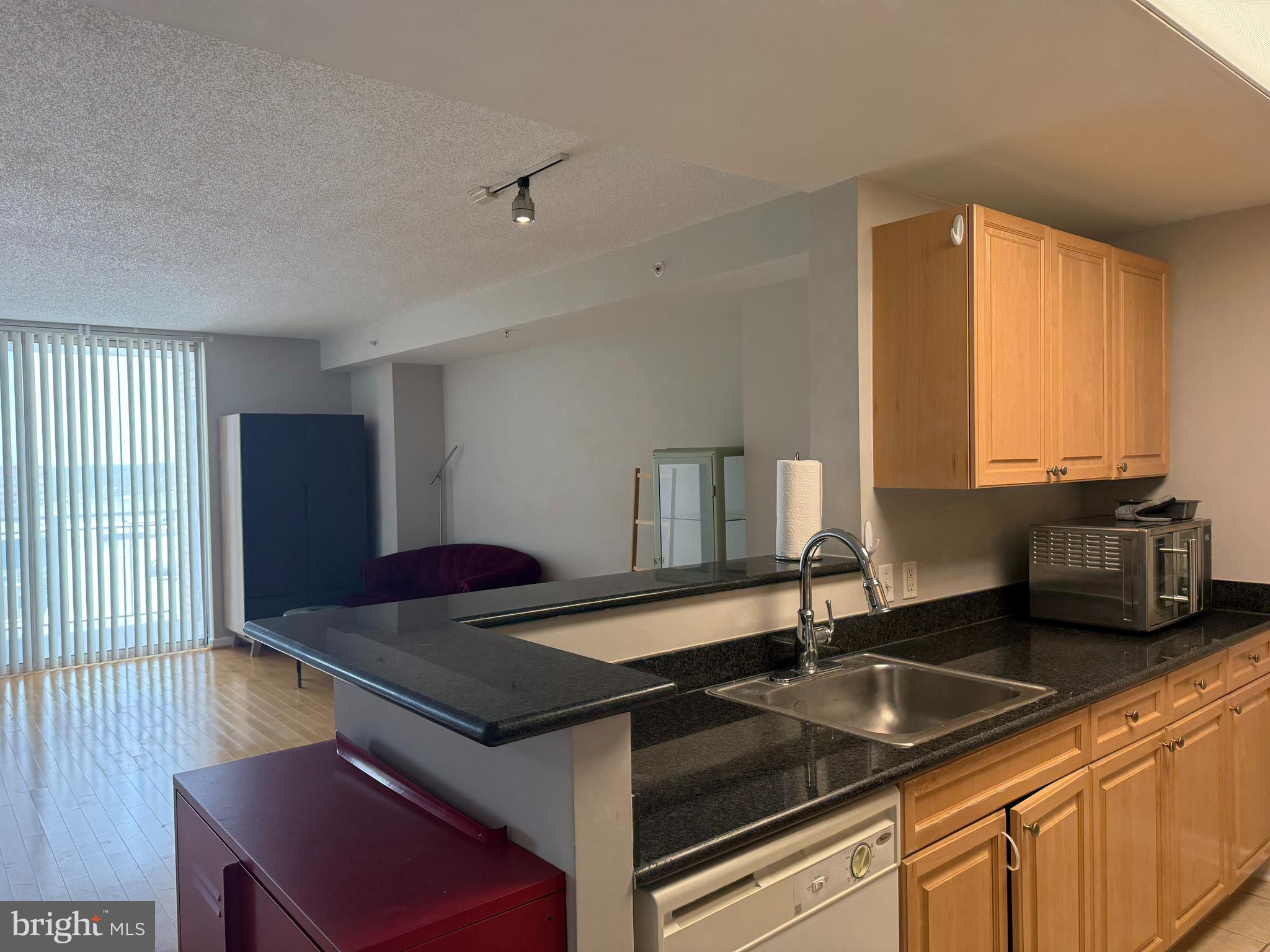 2726 Gallows Road, Unit 915 Vienna, VA 22180 - Photo 10 of 32 a kitchen with granite countertop a sink and a stove top oven
