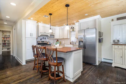$779,000 | 406 Jefferson Street, Franklin Square, NY 11010
