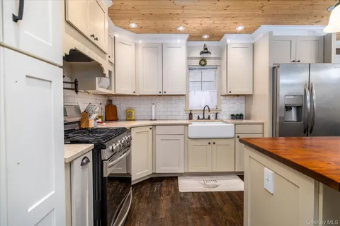 $779,000 | 406 Jefferson Street, Franklin Square, NY 11010