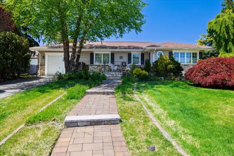 $779,000 | 406 Jefferson Street, Franklin Square, NY 11010