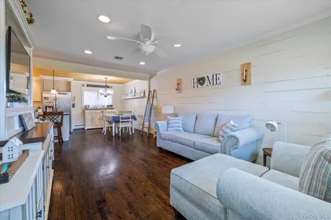 $779,000 | 406 Jefferson Street, Franklin Square, NY 11010