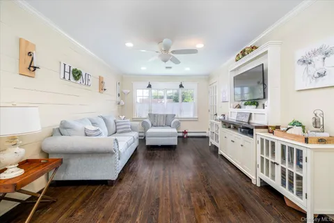 $779,000 | 406 Jefferson Street, Franklin Square, NY 11010