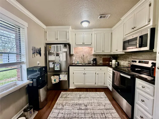 $185,000 | 111 Mimosa Street, Lake Jackson, TX 77566