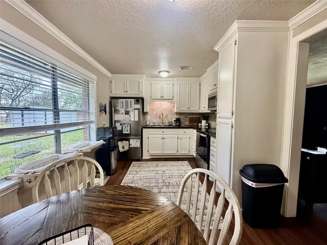 $185,000 | 111 Mimosa Street, Lake Jackson, TX 77566