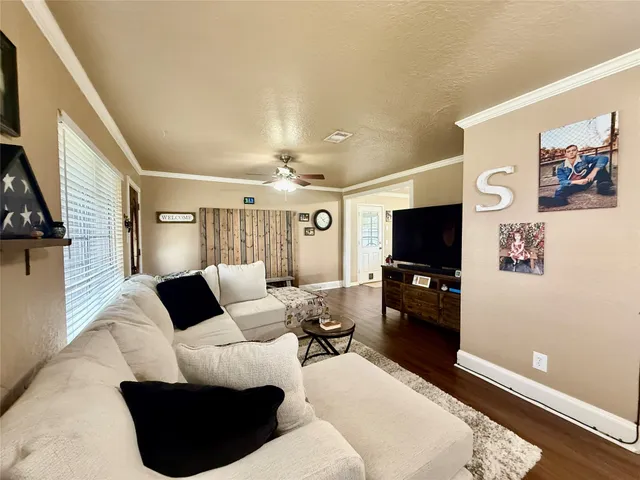 $185,000 | 111 Mimosa Street, Lake Jackson, TX 77566