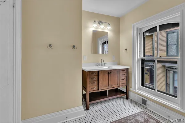 $489,900 | 41 Irving Place, Buffalo, NY 14201