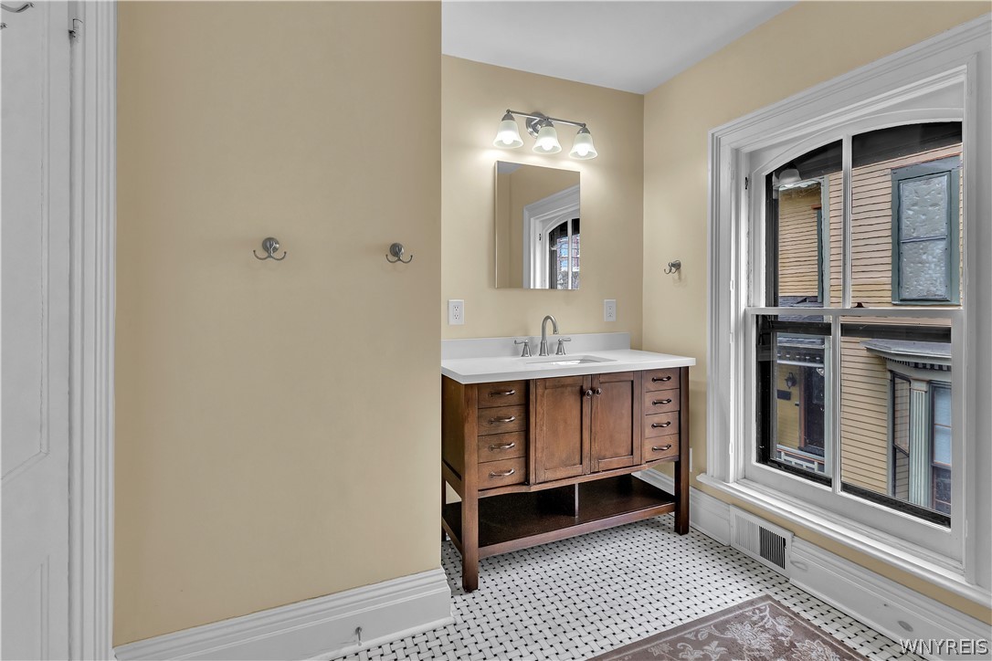 41 Irving Place Buffalo, NY 14201 - Photo 31 of 49 41 Irving -Bath 2