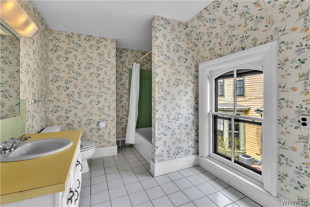 41 Irving Place Buffalo, NY 14201 - Photo 36 of 49 41 Irving -2nd full Bath 1