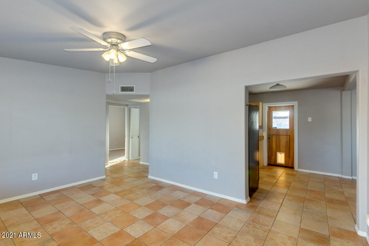 414 South Robert Road Tempe, AZ 85281 - Photo 5 of 28 05-robert