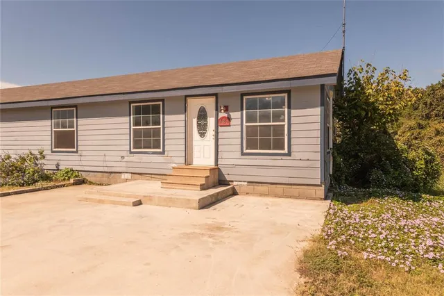 $1,375 | 121 Windy Creek Court, Springtown, TX 76082