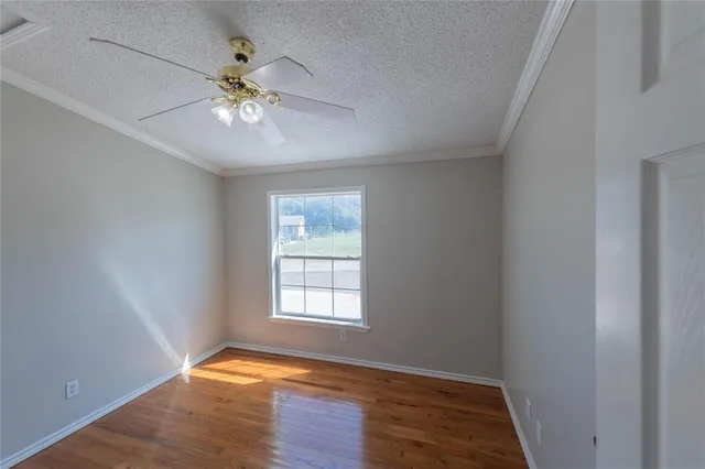 $1,375 | 121 Windy Creek Court, Springtown, TX 76082