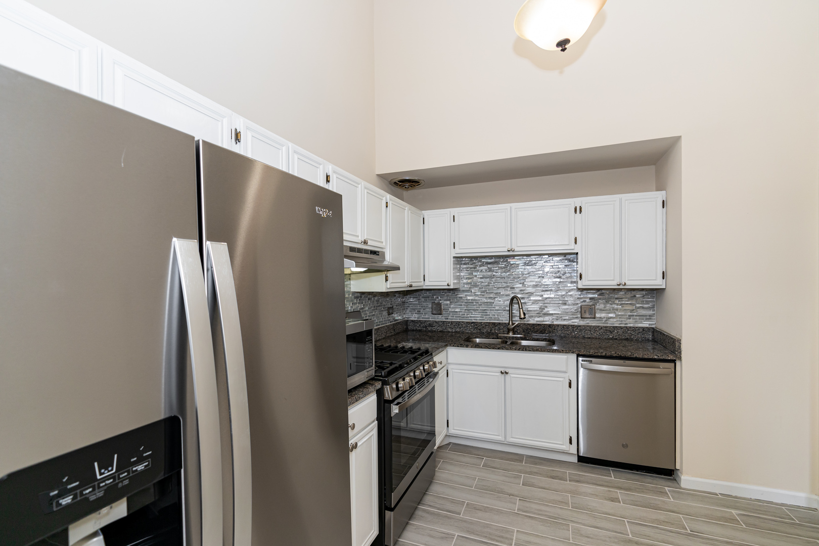 708 High Ridge Road Roselle, IL 60172 - Photo 7 of 20