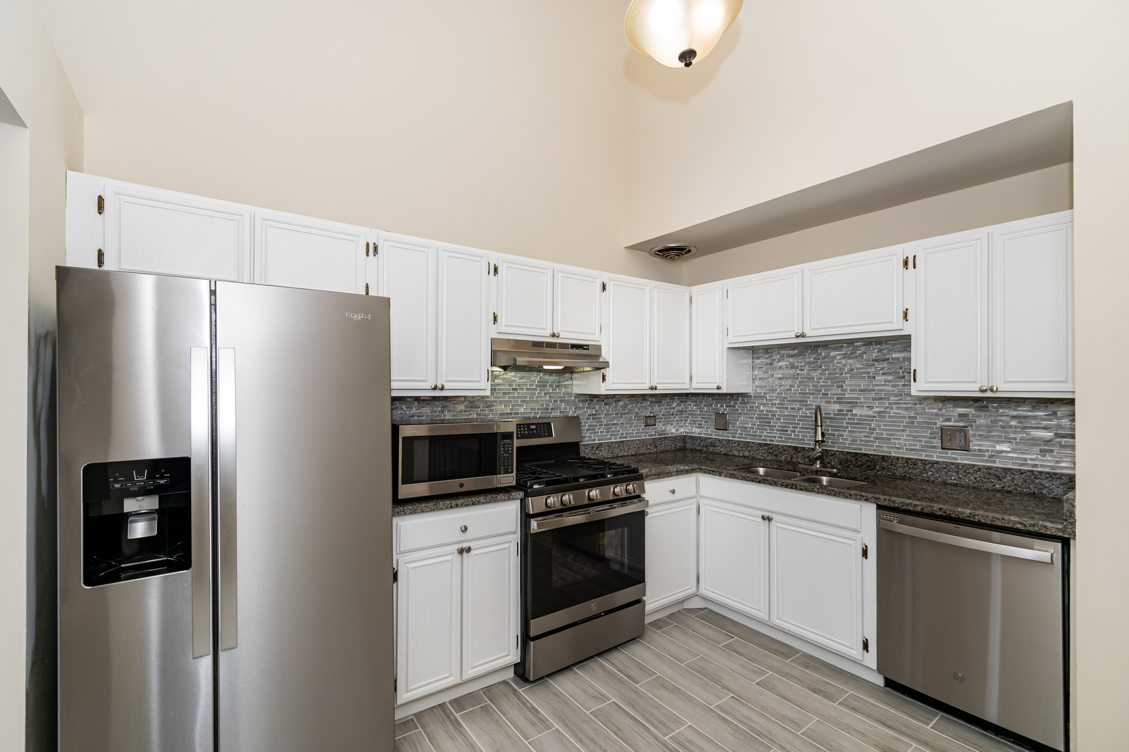 708 High Ridge Road Roselle, IL 60172 - Photo 8 of 20