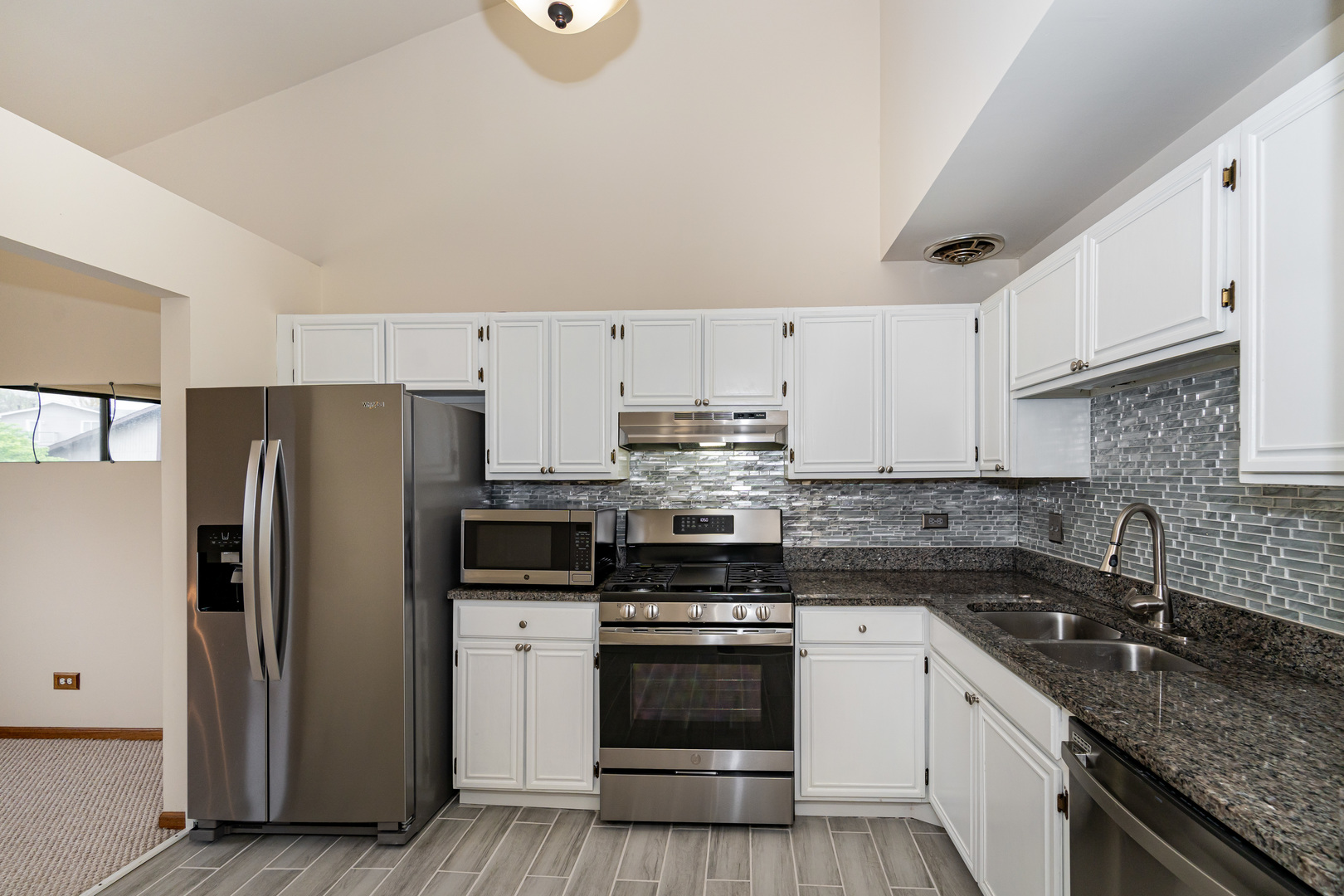 708 High Ridge Road Roselle, IL 60172 - Photo 9 of 20