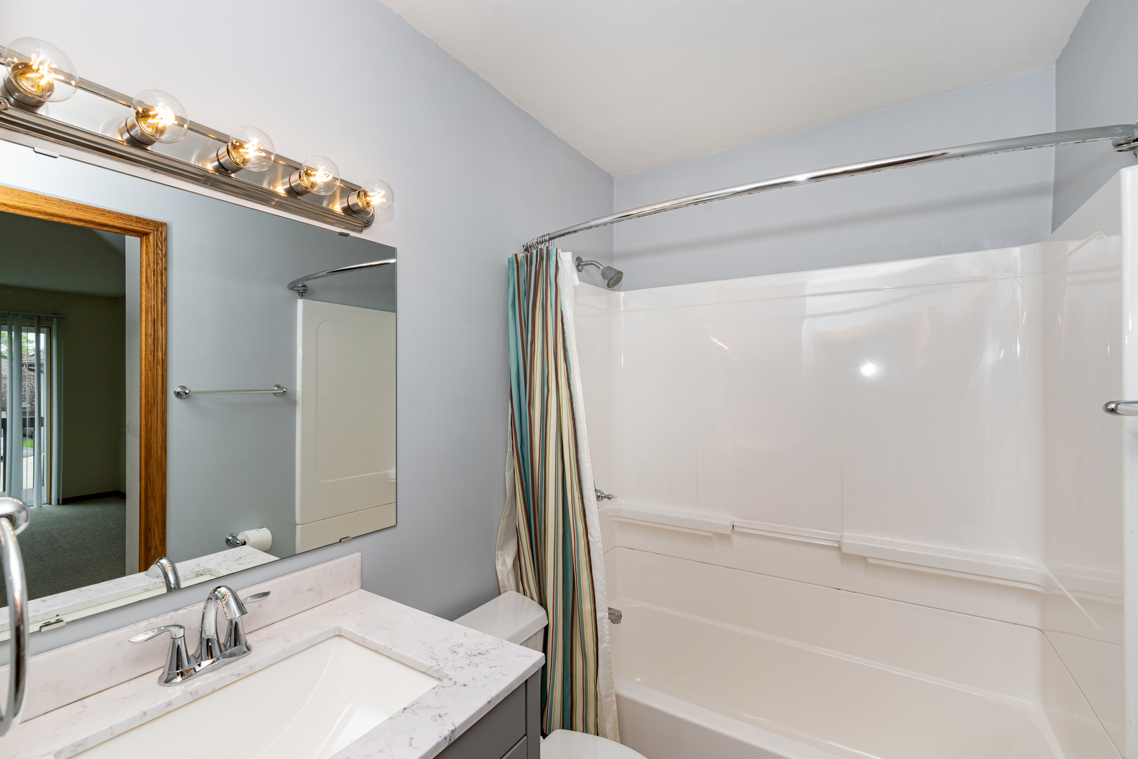 708 High Ridge Road Roselle, IL 60172 - Photo 10 of 20