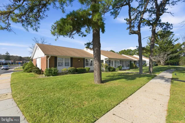 $297,900 | 1015 Aberdeen Drive, Unit A, Lakewood, NJ 08701