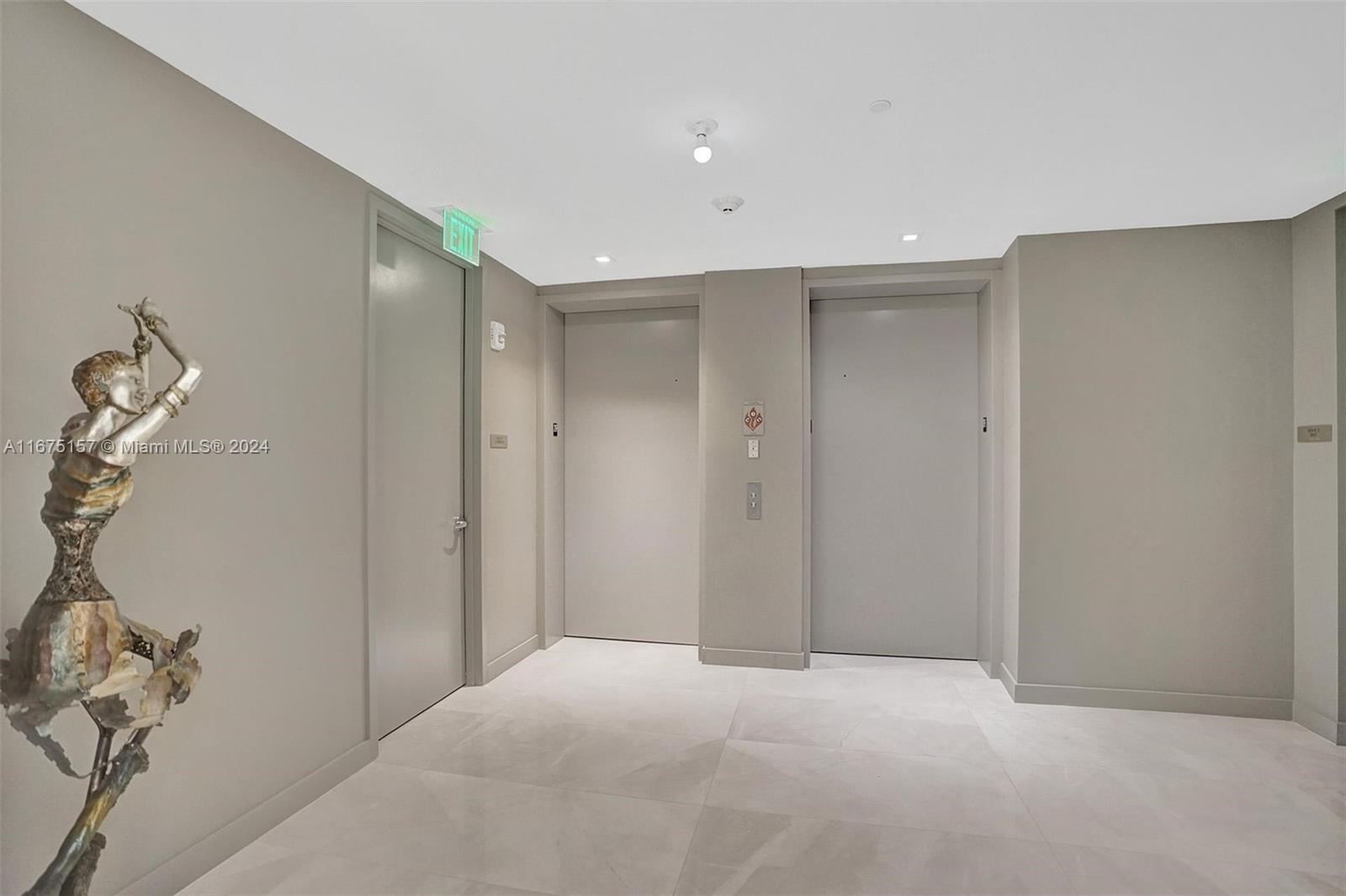 18975 Collins Avenue, Unit 2001 Sunny Isles Beach, FL 33160 - Photo 59 of 86 LOBBY