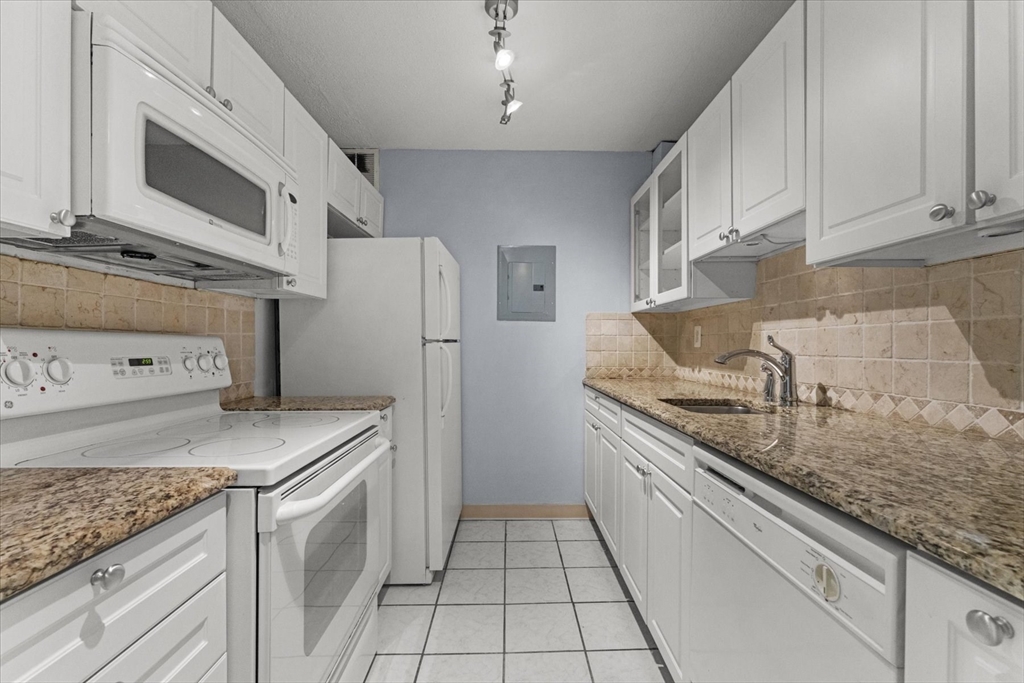 566 Commonwealth Avenue, Unit 703 Boston, MA 02215 - Photo 3 of 17