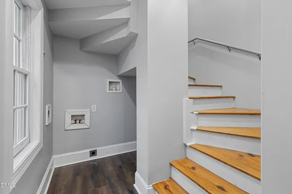 a view of an empty walk in closet