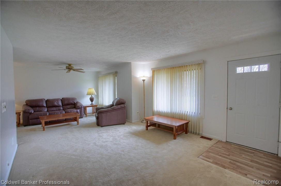 30660 West 11 Mile Road Farmington, MI 48336 - Photo 4 of 28 4-Living Room.jpg