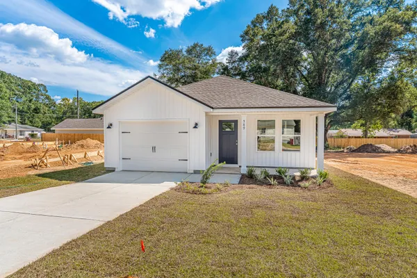 $244,900 | 742 East Chestnut Avenue, Crestview, FL 32539