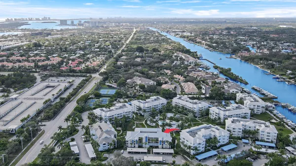 $675,000 | 235 Bay Colony Drive North, Juno Beach, FL 33408