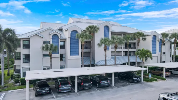 $675,000 | 235 Bay Colony Drive North, Juno Beach, FL 33408