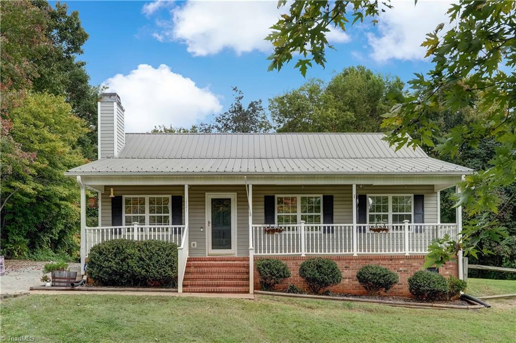 1721 Griffin Road Madison, NC 27025 - Photo 2 of 26