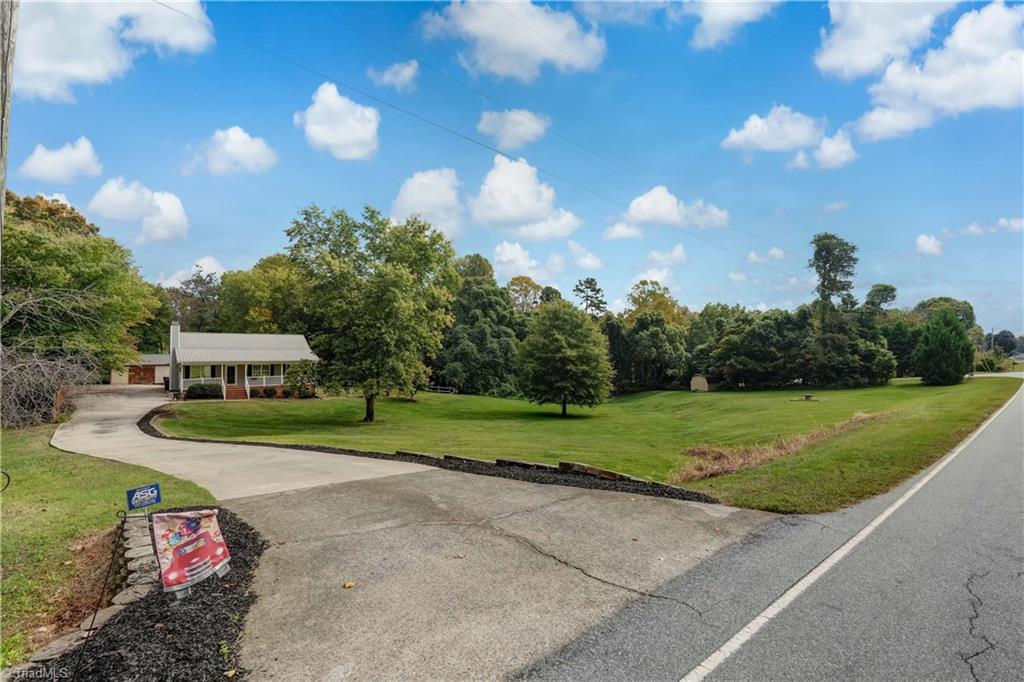 1721 Griffin Road Madison, NC 27025 - Photo 5 of 26