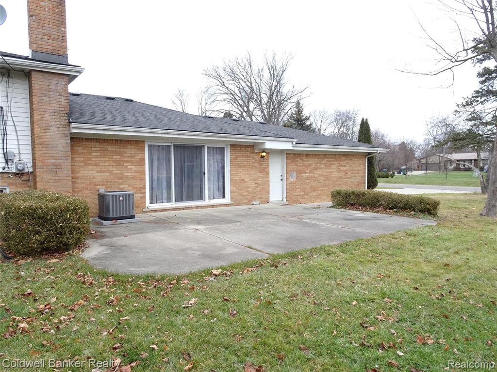 32015 Farmersville Road Farmington Hills, MI 48334 - Photo 4 of 57