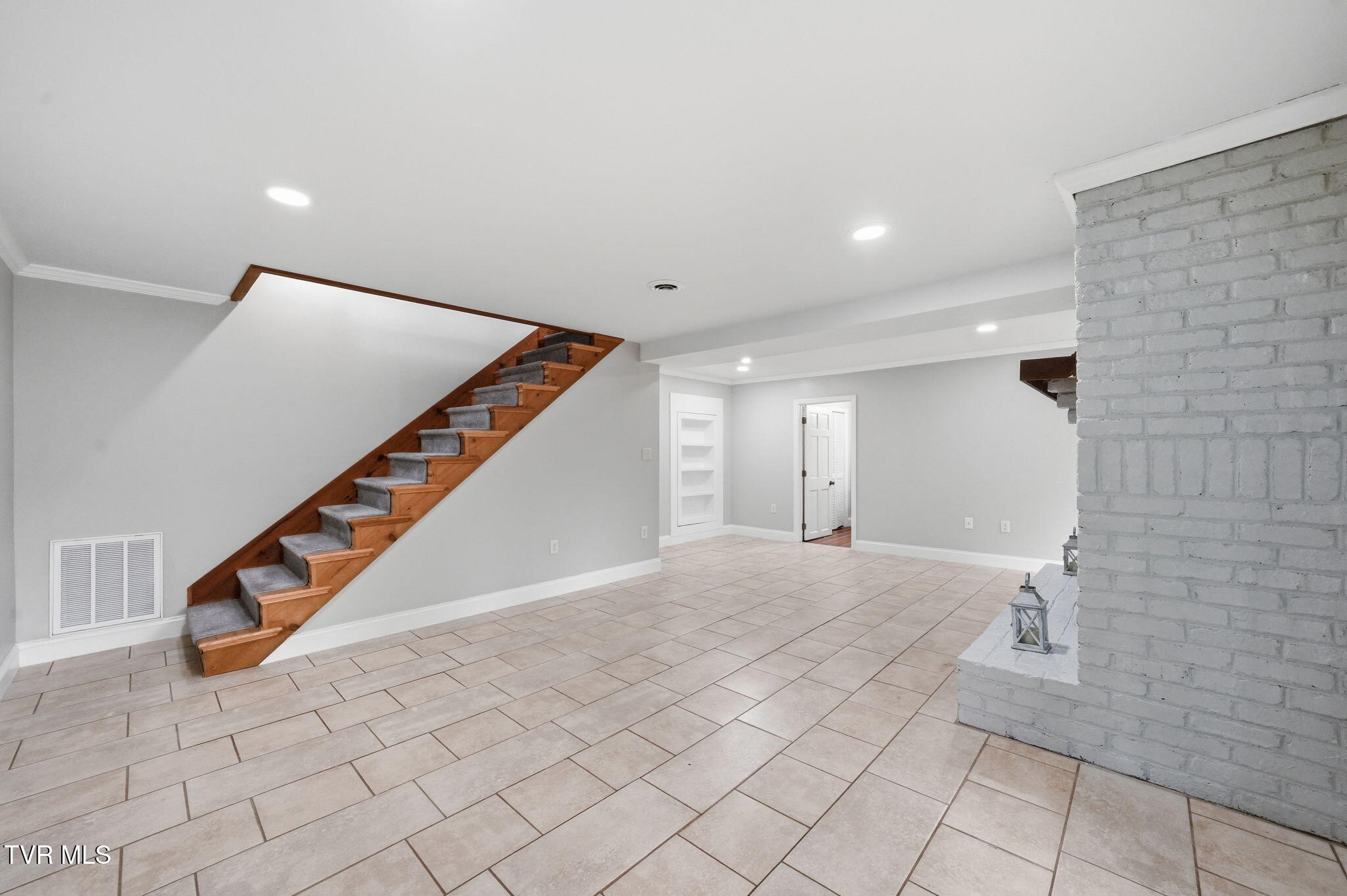 440 Lakeshore Road Bluff City, TN 37618 - Photo 30 of 56 35-web-or-mls-042_DSC00951