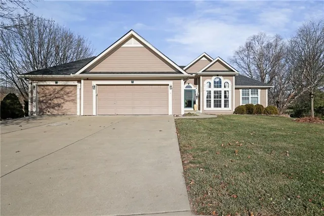 $495,000 | 13520 Sycamore Drive, Platte City, MO 64079