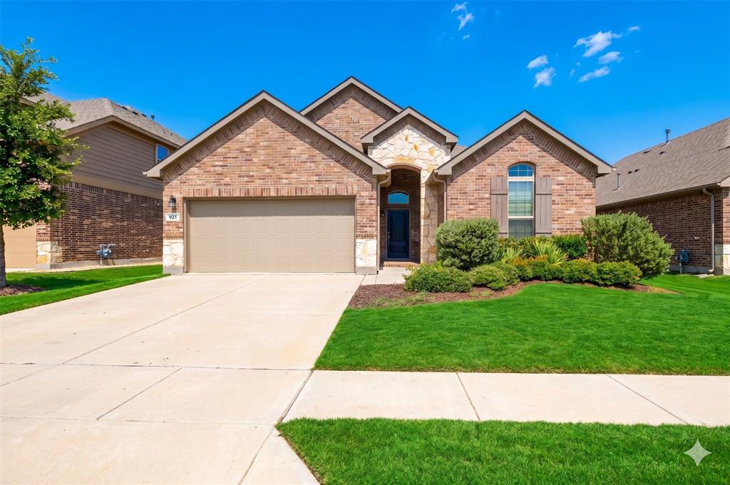 821 Falcon Road Argyle, TX 76226 - Photo 2 of 38