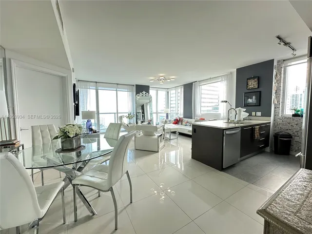 $5,945 | 500 Brickell Avenue, Unit 3302, Miami, FL 33131