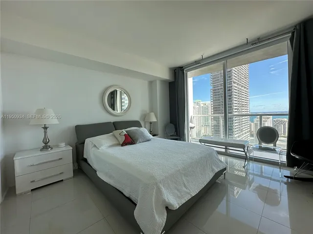 $5,945 | 500 Brickell Avenue, Unit 3302, Miami, FL 33131