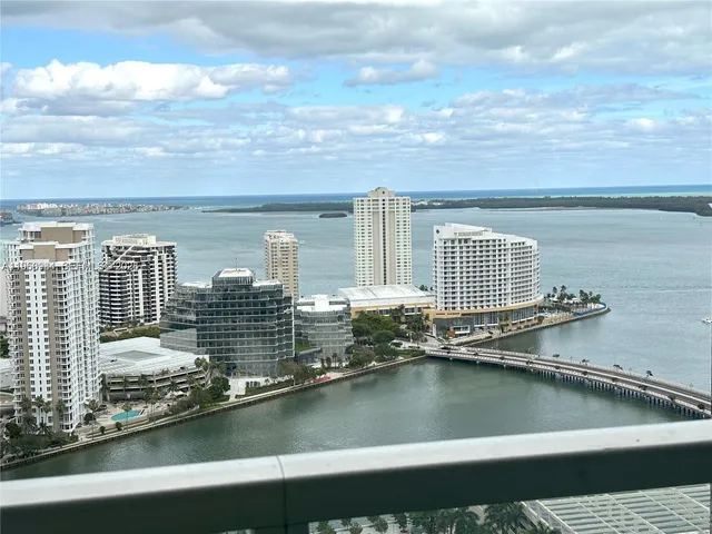 $5,945 | 500 Brickell Avenue, Unit 3302, Miami, FL 33131