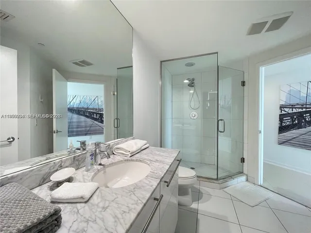 $5,945 | 500 Brickell Avenue, Unit 3302, Miami, FL 33131