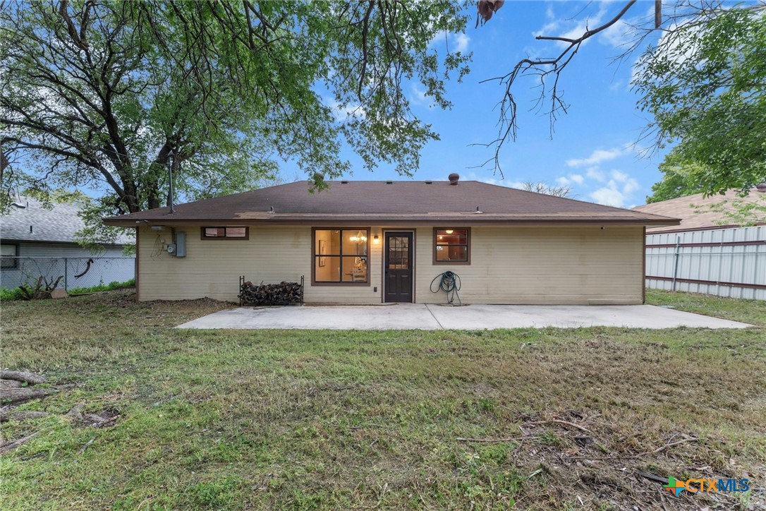 2504 Lazy Ridge Drive Killeen, TX 76543 - Photo 27 of 27 a backyard of a house