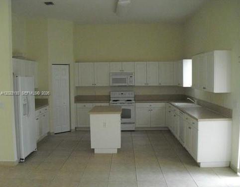 1423 Northeast 40th Road, Unit 1423 Homestead, FL 33033 - Photo 4 of 7