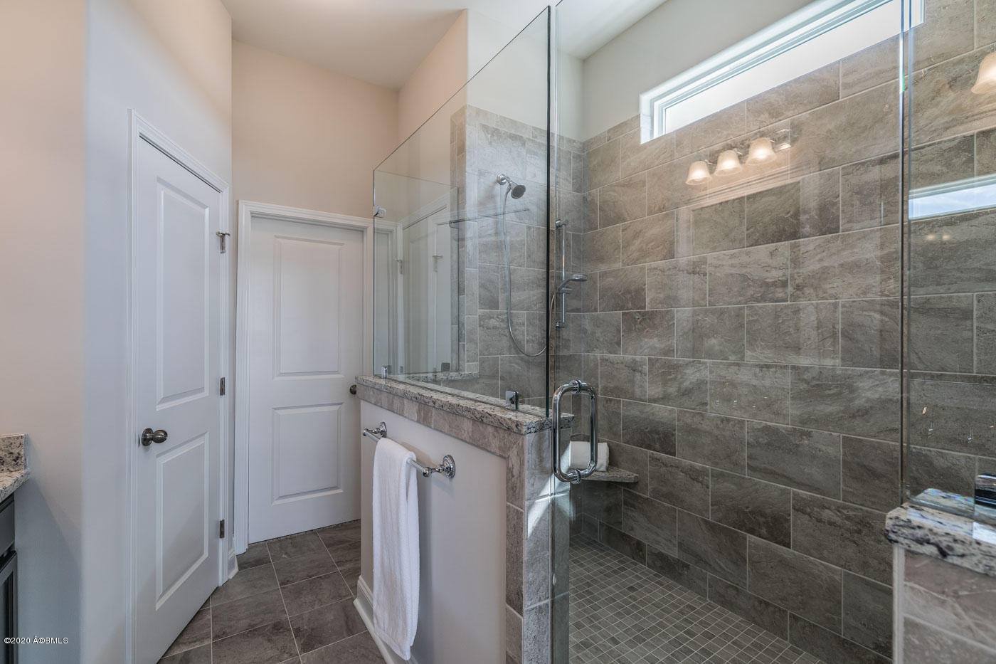 669 Fort Sullivan Drive Ridgeland, SC 29936 - Photo 26 of 42 26 Master suite